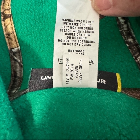 Under Armour Semi Fitted Green Hoodie w/ Pink Logo & White Stitch Pocket Size L - Picture 6 of 6